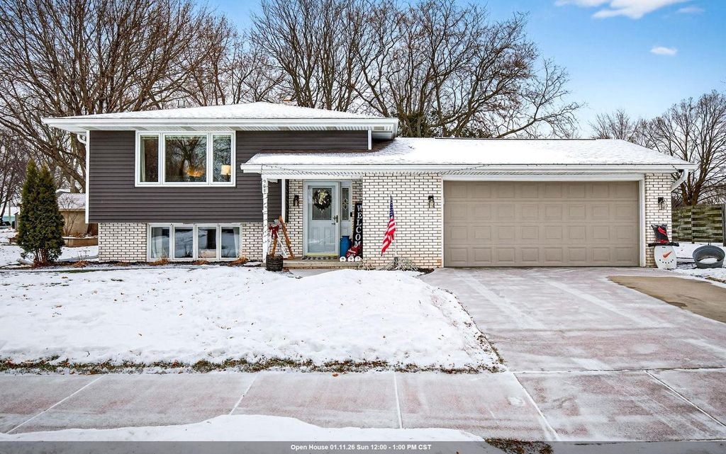 Photo of 908 Meadow LANE, Kaukauna, WI 54130 (MLS # 50319622)