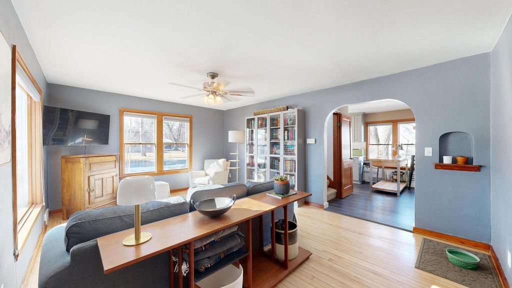 Photo of 560 Court ROAD, Onalaska, WI 54650 (MLS # 1952628)