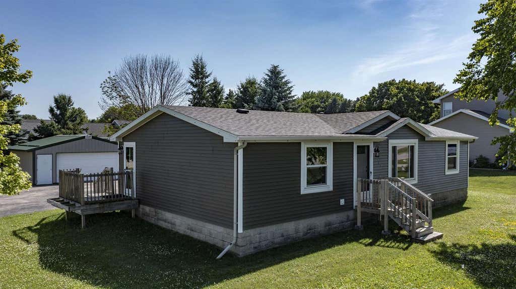 Photo of 500 Pheasant DRIVE, New London, WI 54961 (MLS # 50328648)