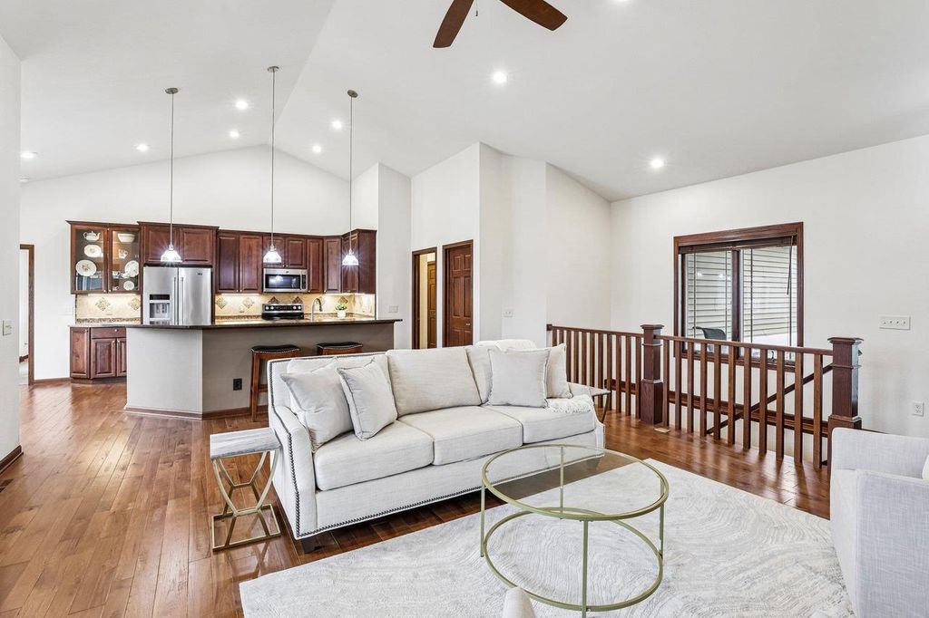 Photo of 248 Greenway CIRCLE, Deerfield, WI 53531 (MLS # 2021680)