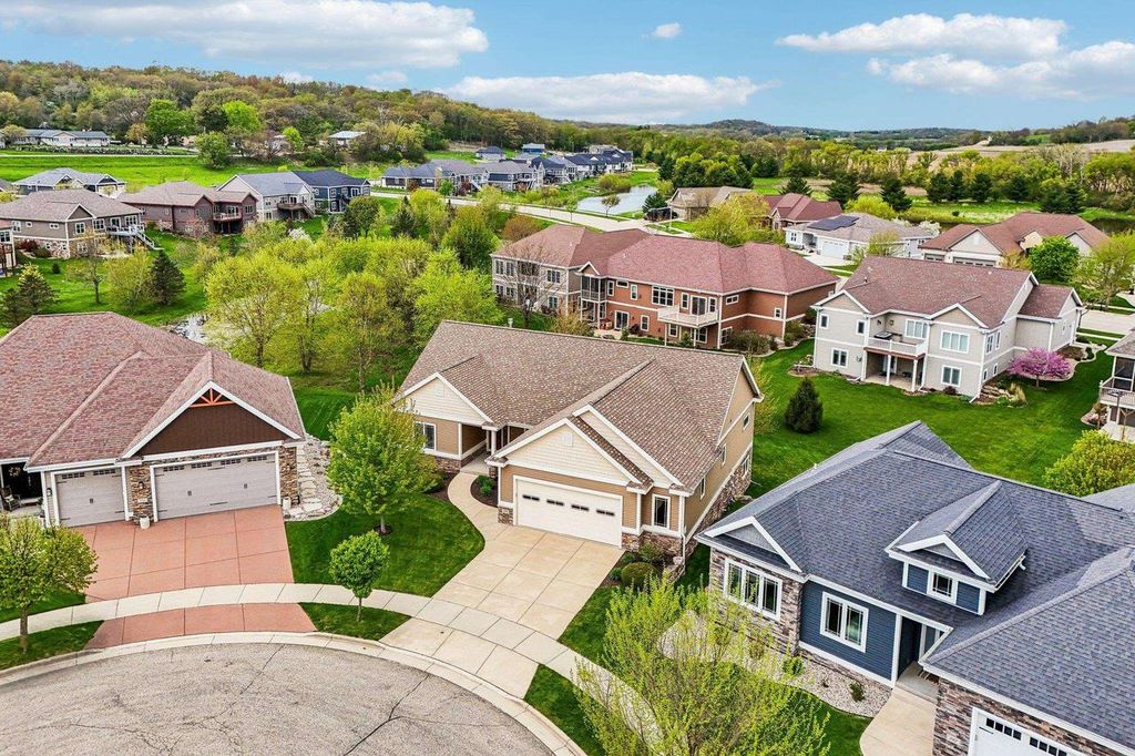 Photo of 248 Greenway CIRCLE, Deerfield, WI 53531 (MLS # 2021680)