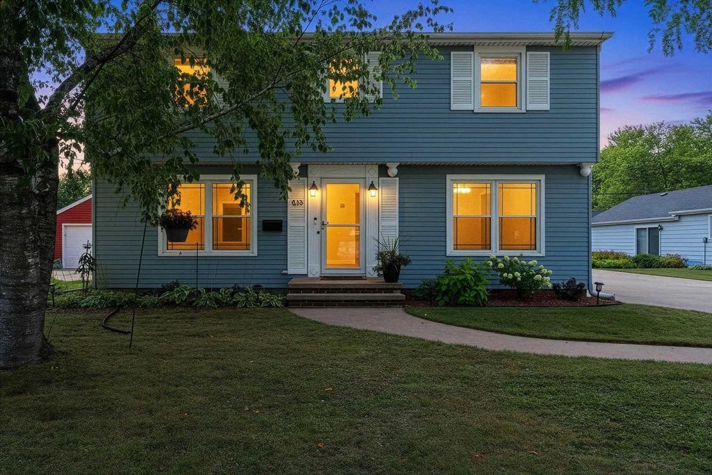 Photo of 613 E Byrd STREET, Appleton, WI 54911 (MLS # 50333520)