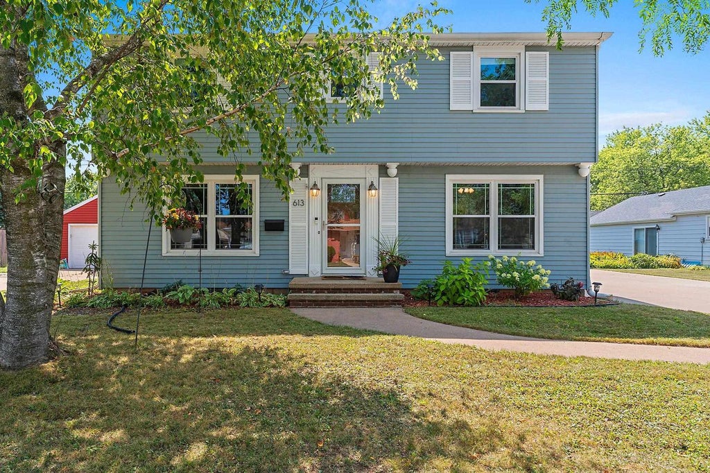 Photo of 613 E Byrd STREET, Appleton, WI 54911 (MLS # 50333520)