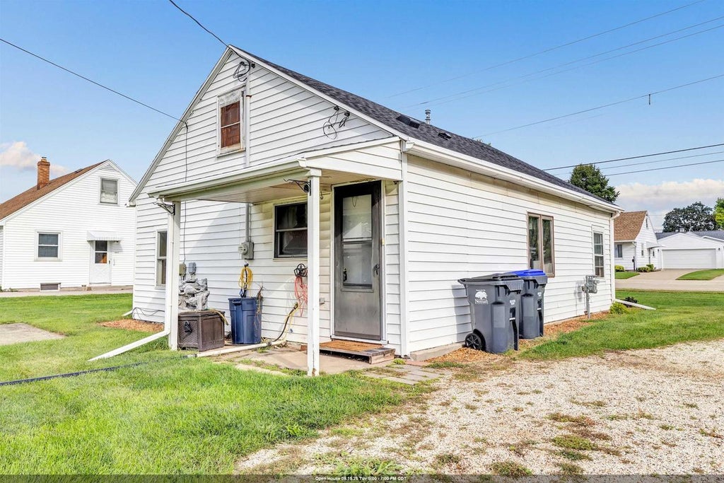 Photo of 124 W Cecil STREET, Neenah, WI 54956 (MLS # 50332429)
