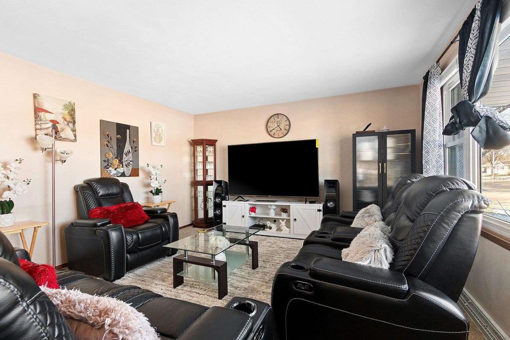 Photo of 2203 E College AVENUE, Appleton, WI 54915 (MLS # 50319914)