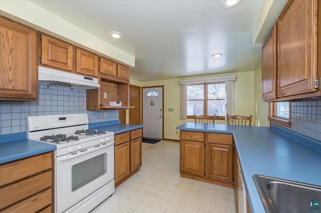 Photo of 818 Lincoln STREET, Superior, WI 54880 (MLS # 6124385)