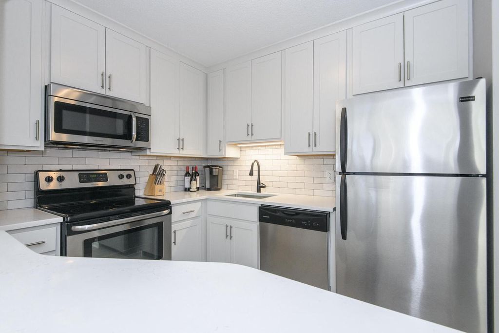 Photo of 1660 N Prospect AVENUE #805, Milwaukee, WI 53202 (MLS # 1953311)