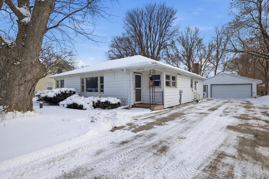 Photo of N55W37027 Lisbon ROAD, Oconomowoc, WI 53066 (MLS # 1947882)