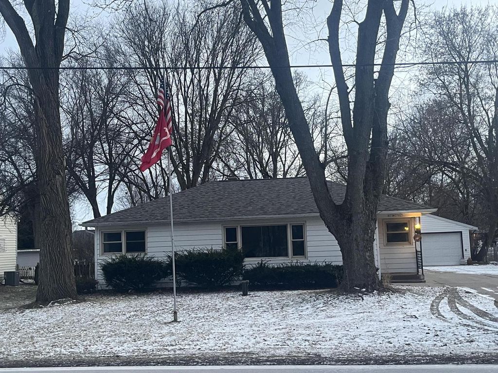 Photo of N55W37027 Lisbon ROAD, Oconomowoc, WI 53066 (MLS # 1947882)