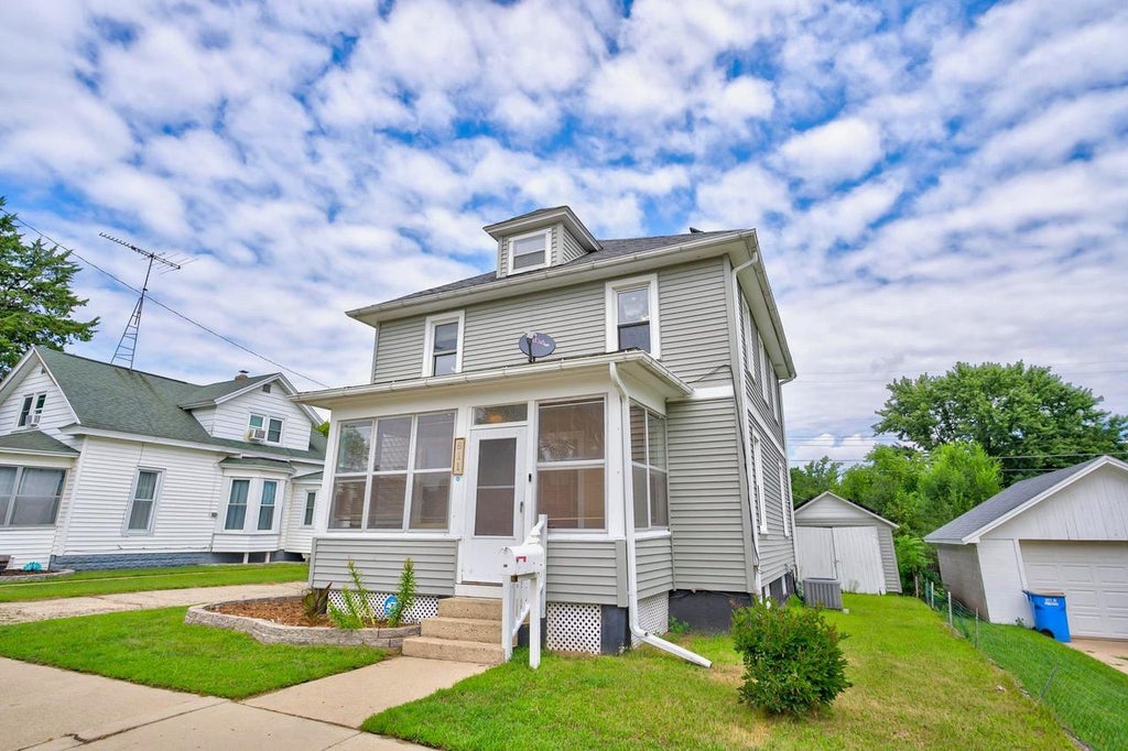 Photo of 811 W Franklin STREET, Portage, WI 53901 (MLS # 2030165)
