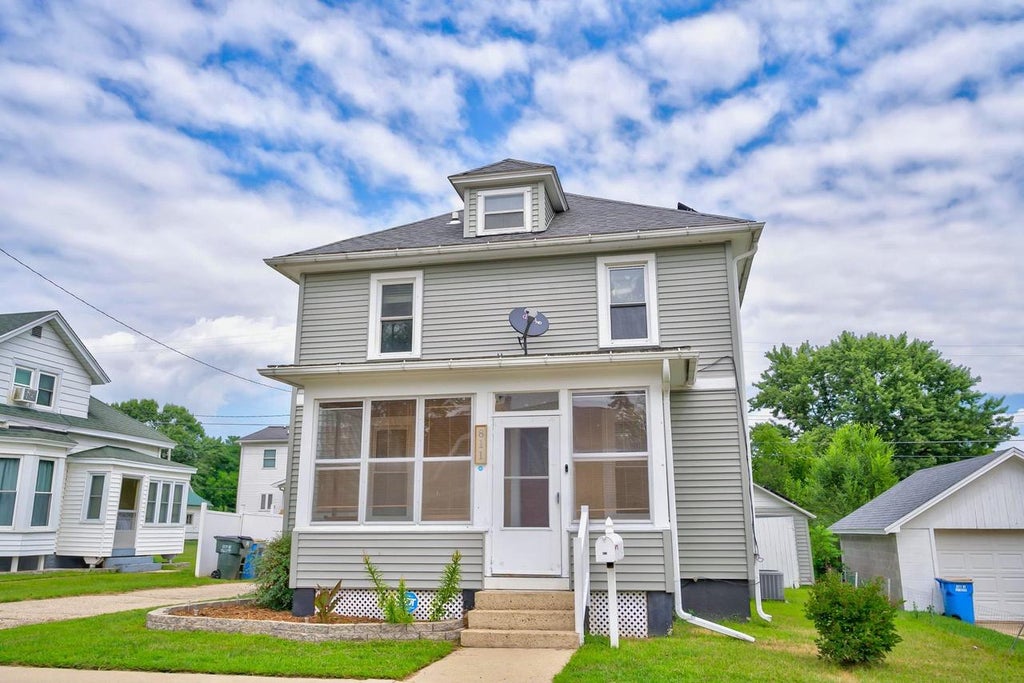 Photo of 811 W Franklin STREET, Portage, WI 53901 (MLS # 2030165)