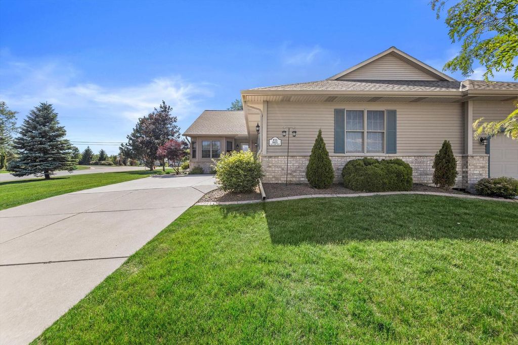 Photo of W155N6631 Blue Heron DRIVE, Menomonee Falls, WI 53051 (MLS # 1972741)