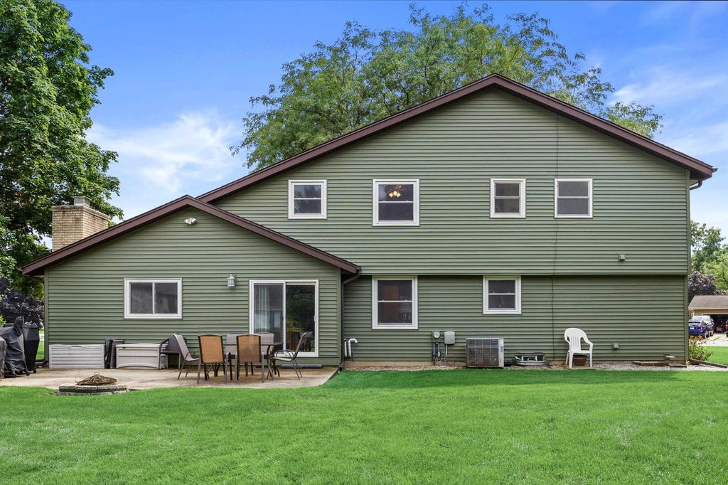 Photo of 148 Beth COURT, Burlington, WI 53105 (MLS # 1977471)