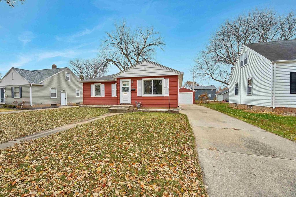 Photo of 915 Colonial AVENUE, Green Bay, WI 54304 (MLS # 50318782)