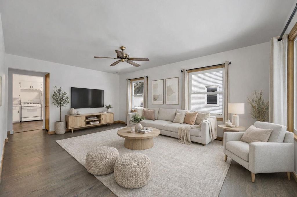 Photo of 915 Colonial AVENUE, Green Bay, WI 54304 (MLS # 50318782)