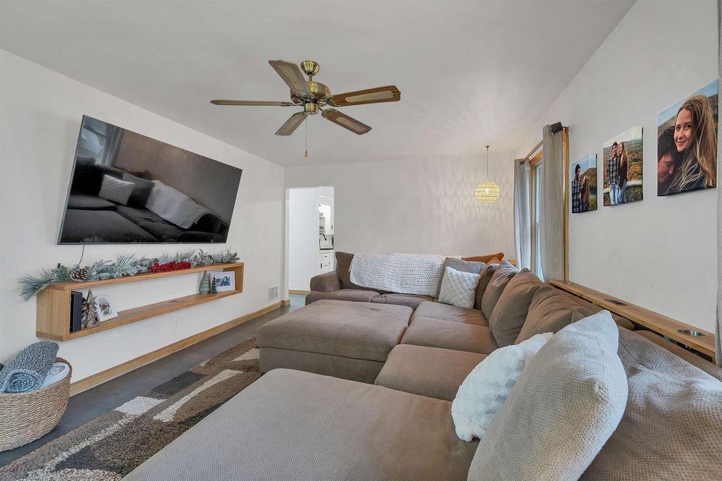 Photo of 915 Colonial AVENUE, Green Bay, WI 54304 (MLS # 50318782)