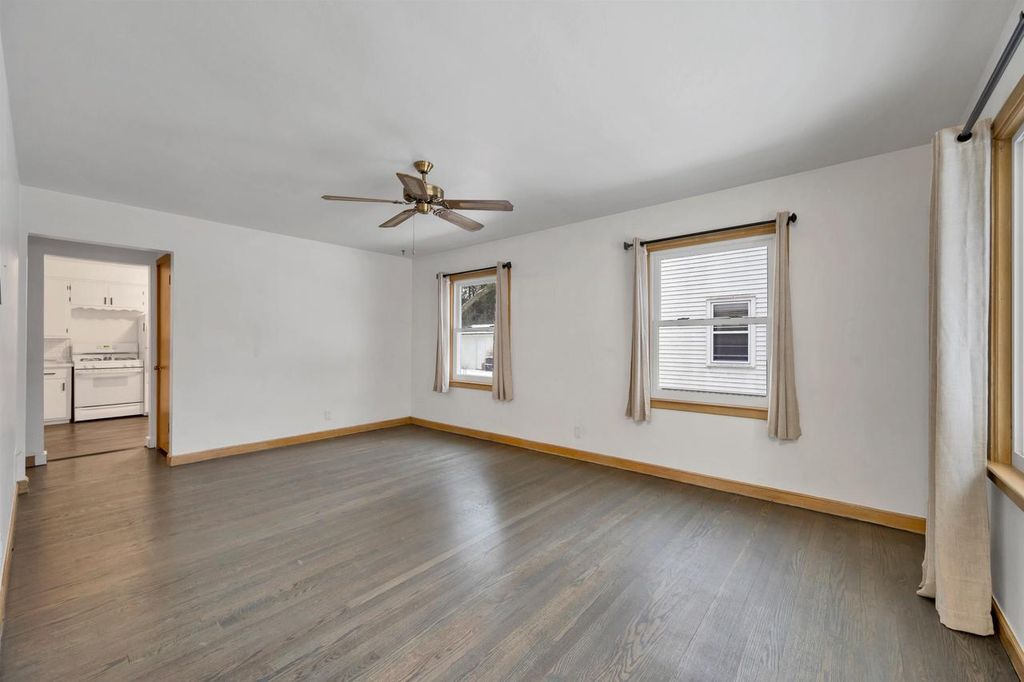 Photo of 915 Colonial AVENUE, Green Bay, WI 54304 (MLS # 50318782)