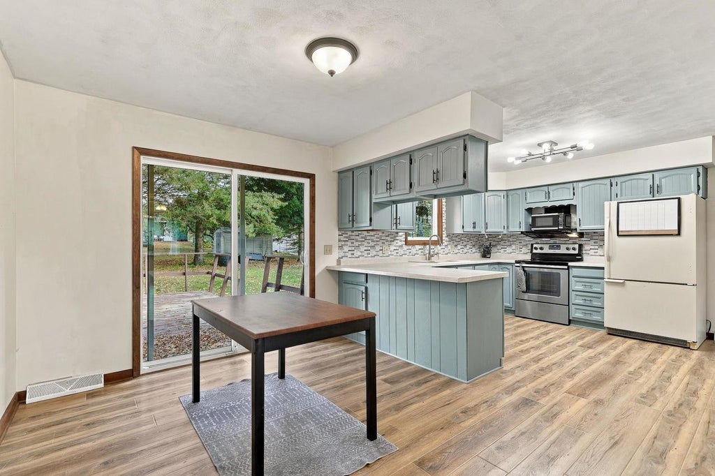 Photo of 903 Hollywood DRIVE, Merrill, WI 54452 (MLS # 22605213)