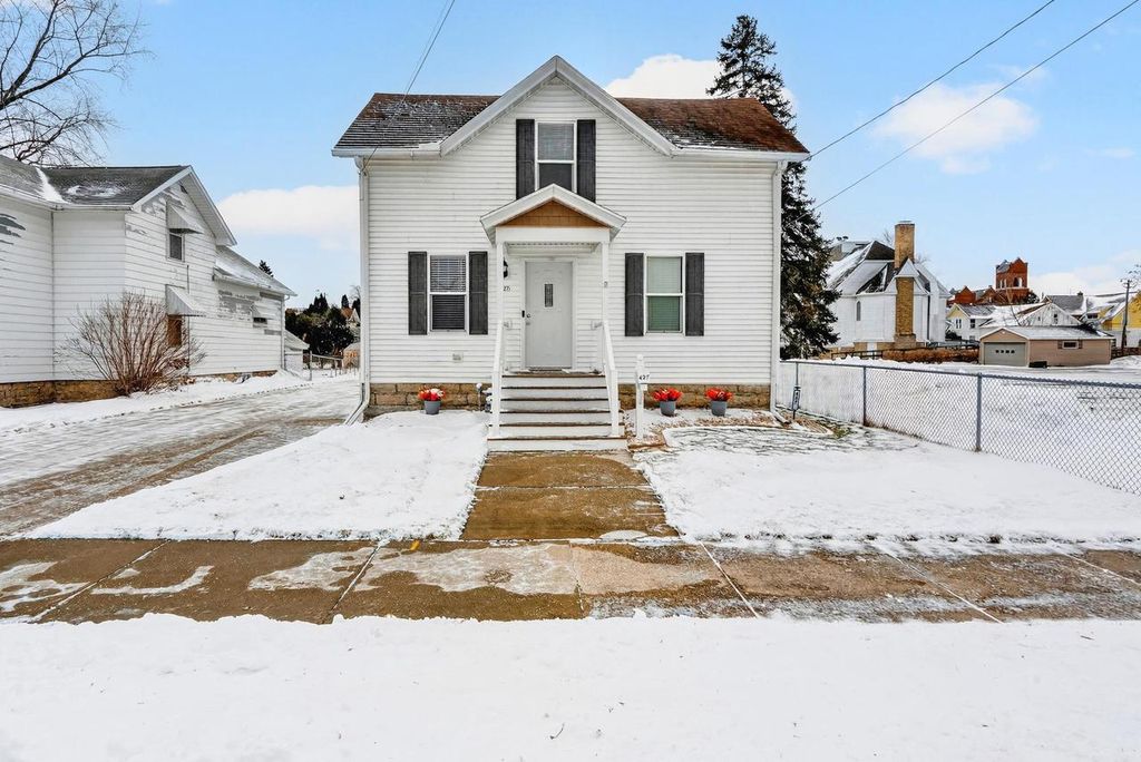 Photo of 427 W 12th AVENUE, Oshkosh, WI 54902 (MLS # 2014153)