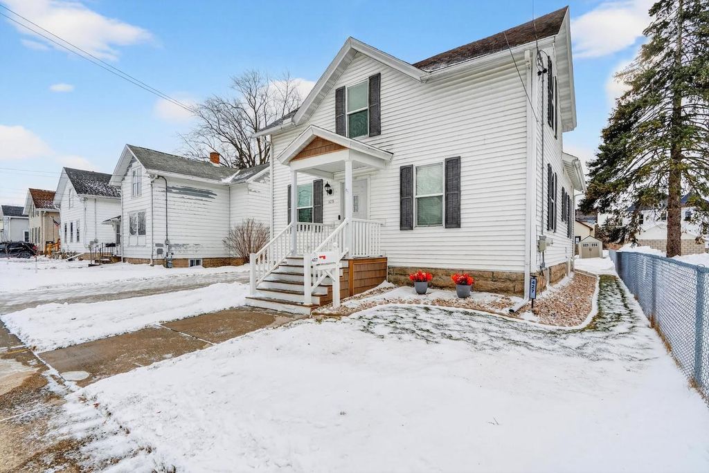 Photo of 427 W 12th AVENUE, Oshkosh, WI 54902 (MLS # 2014153)