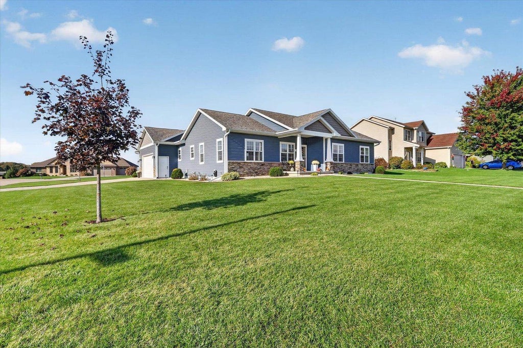 Photo of 424 Rimrock ROAD, Janesville, WI 53548 (MLS # 2034667)