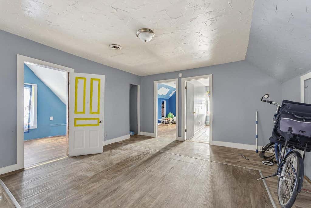 Photo of 500 W Arthur AVENUE, Milwaukee, WI 53207 (MLS # 2029290)