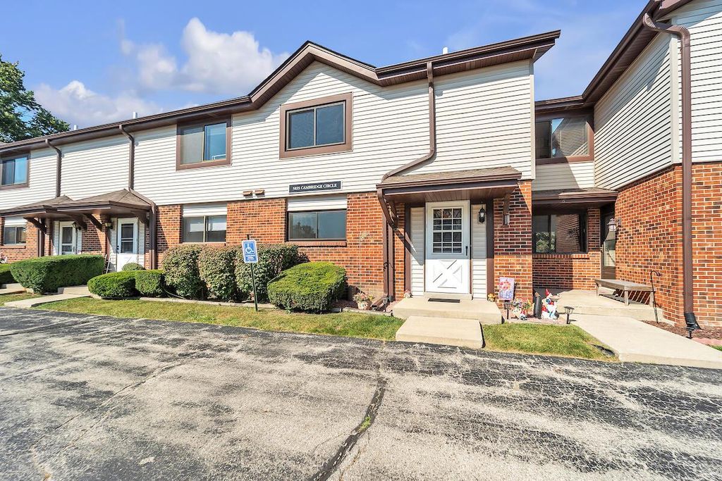 Photo of 5835 Cambridge CIRCLE #5, Mount Pleasant, WI 53406 (MLS # 1935926)