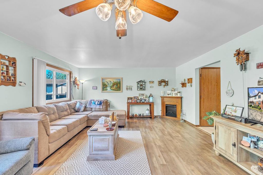 Photo of 5835 Cambridge CIRCLE #5, Mount Pleasant, WI 53406 (MLS # 1935926)