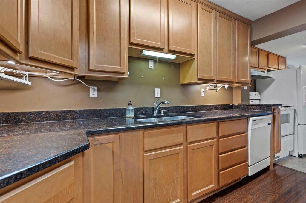 Photo of 5006 N Port Washington ROAD, Glendale, WI 53217 (MLS # 1954732)