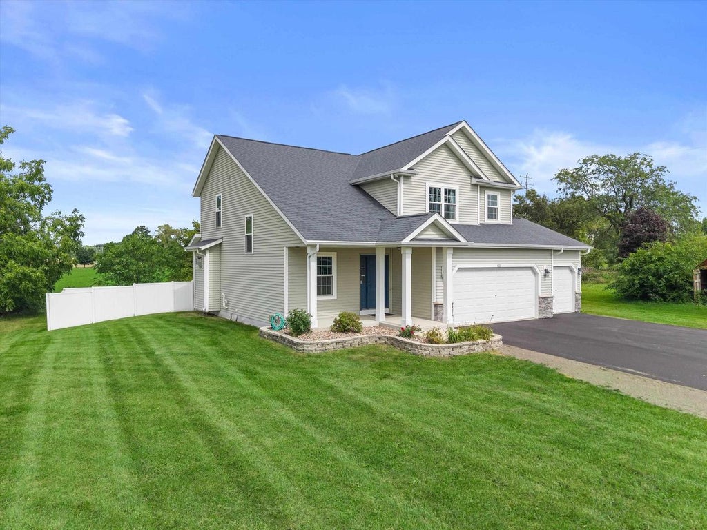 Photo of 131 W Blackhawk DRIVE, Fort Atkinson, WI 53538 (MLS # 2033450)