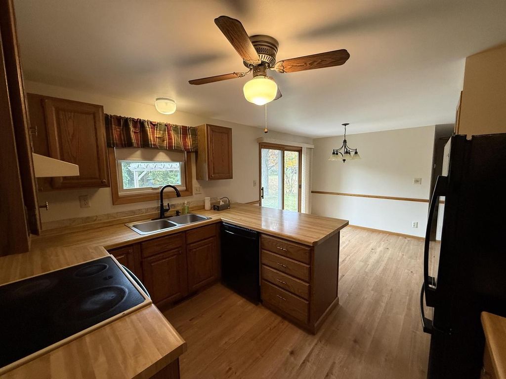 Photo of 112 Southview COURT, Shawano, WI 54166 (MLS # 50316829)