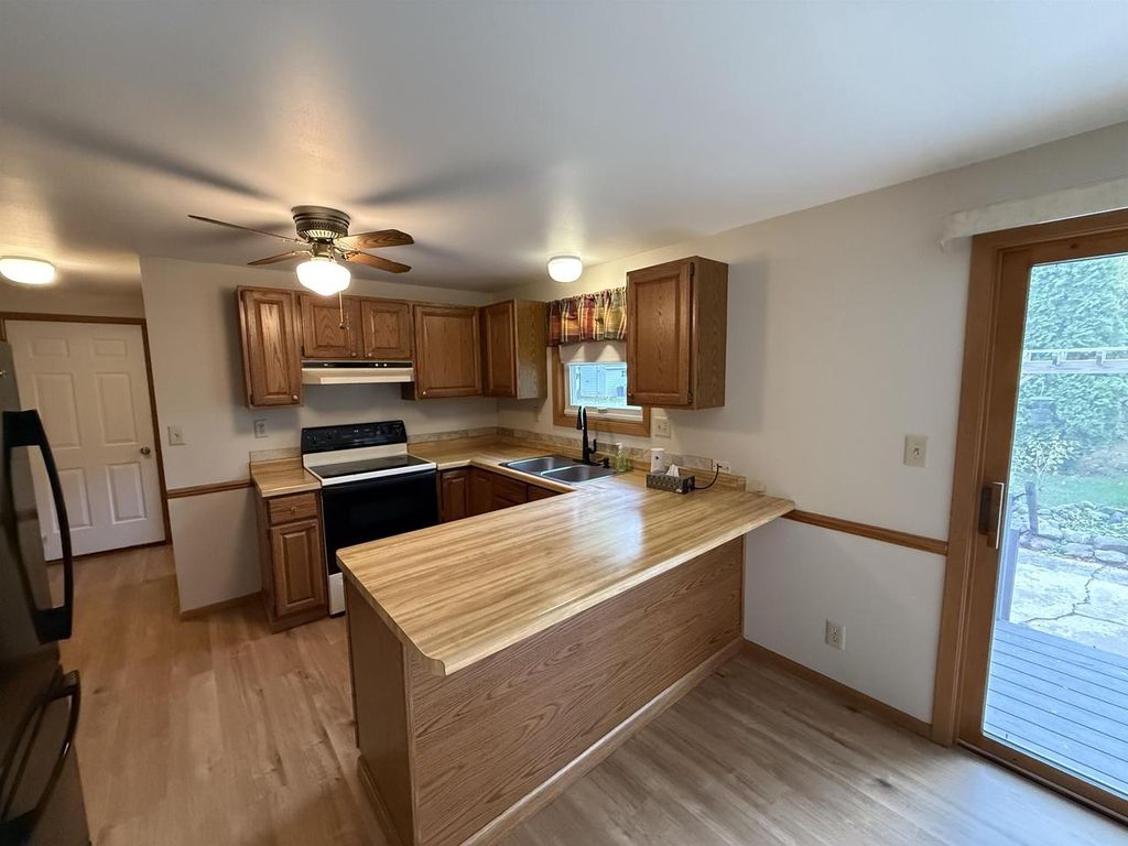 Photo of 112 Southview COURT, Shawano, WI 54166 (MLS # 50316829)