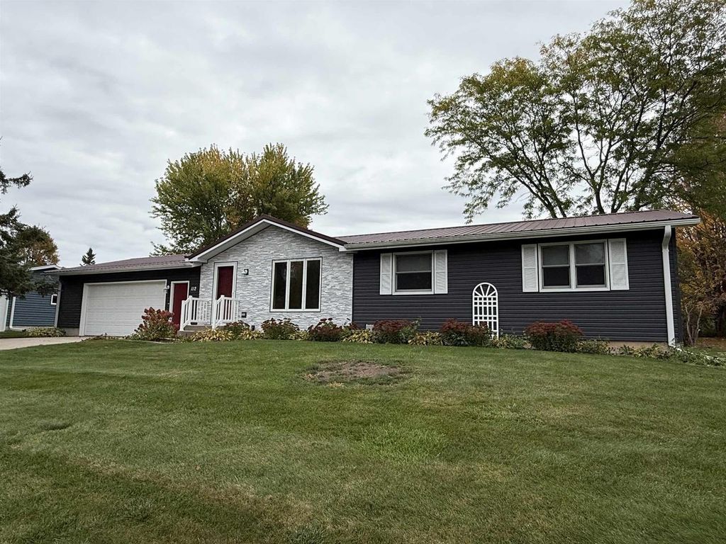 Photo of 112 Southview COURT, Shawano, WI 54166 (MLS # 50316829)
