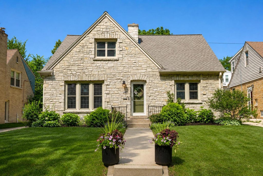 Photo of 125 N 85th STREET, Wauwatosa, WI 53226 (MLS # 1970049)