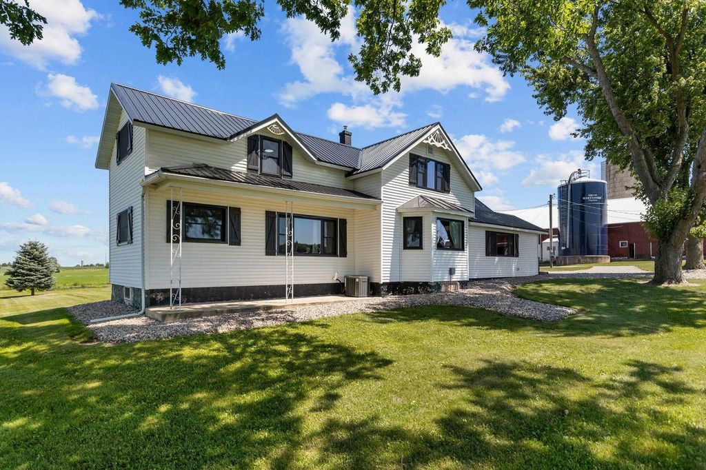 Photo of N5964 Division ROAD, Cecil, WI 54111 (MLS # 50329166)