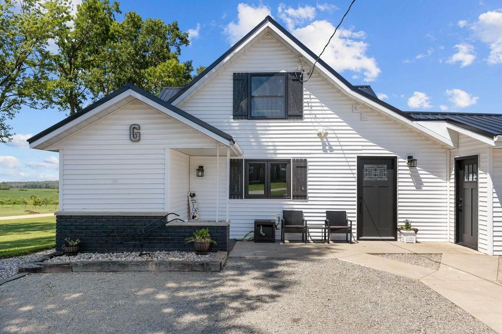 Photo of N5964 Division ROAD, Cecil, WI 54111 (MLS # 50329166)