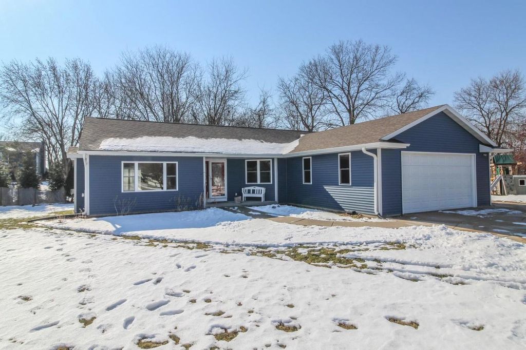 Photo of 864 Leah COURT, Jefferson, WI 53549 (MLS # 2016652)