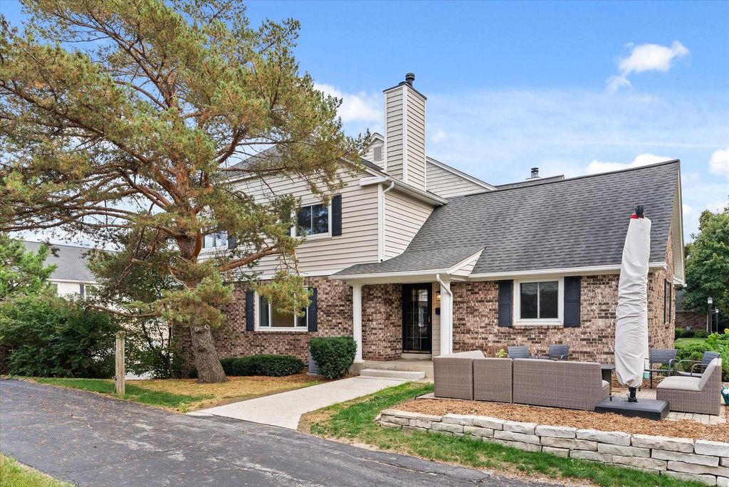 Photo of 1118 Pilgrim PARKWAY, Elm Grove, WI 53122 (MLS # 1936156)