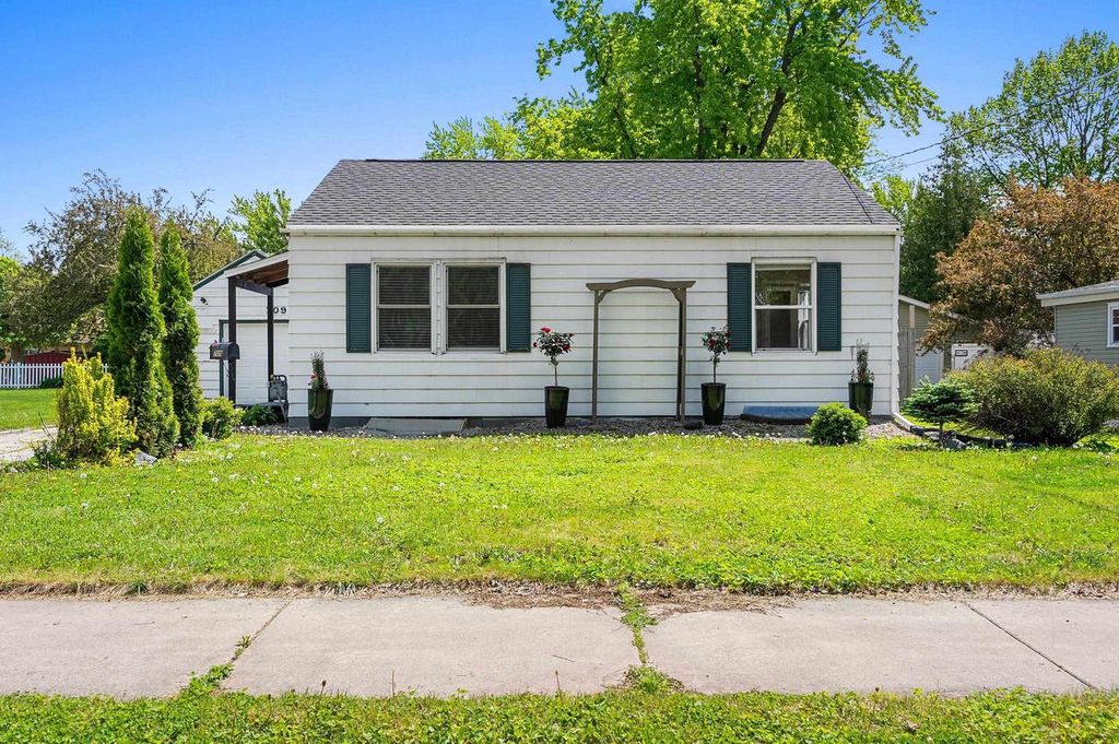 Photo of 709 W 8th STREET, Kaukauna, WI 54130 (MLS # 50326076)