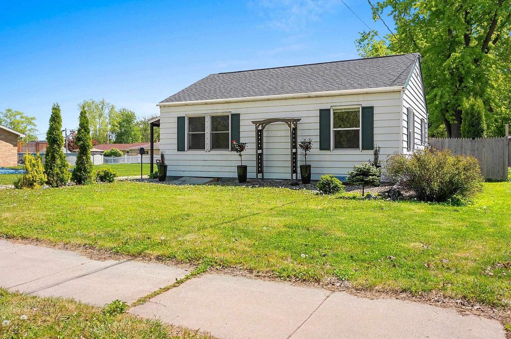 Photo of 709 W 8th STREET, Kaukauna, WI 54130 (MLS # 50326076)