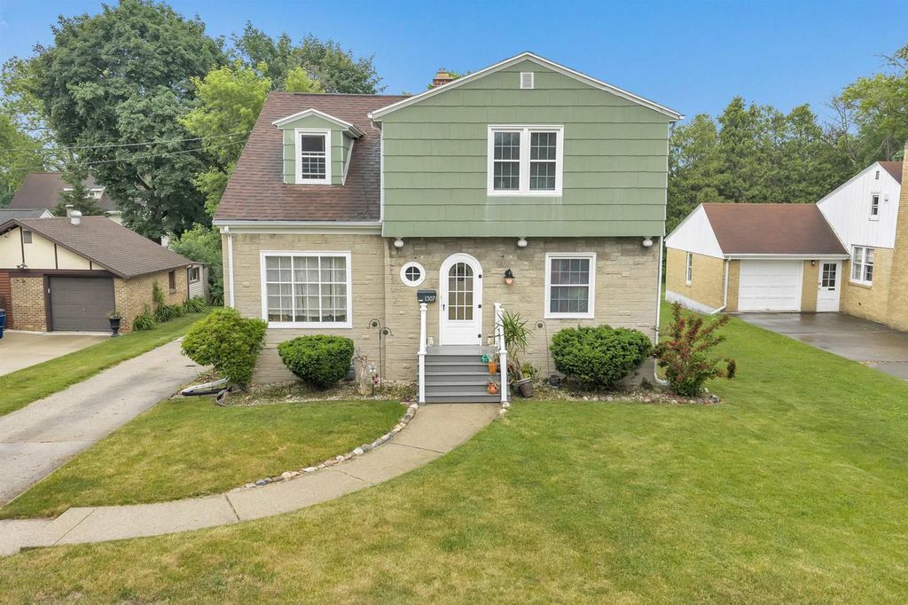 Photo of 1307 S Clay STREET, Green Bay, WI 54301 (MLS # 50327141)