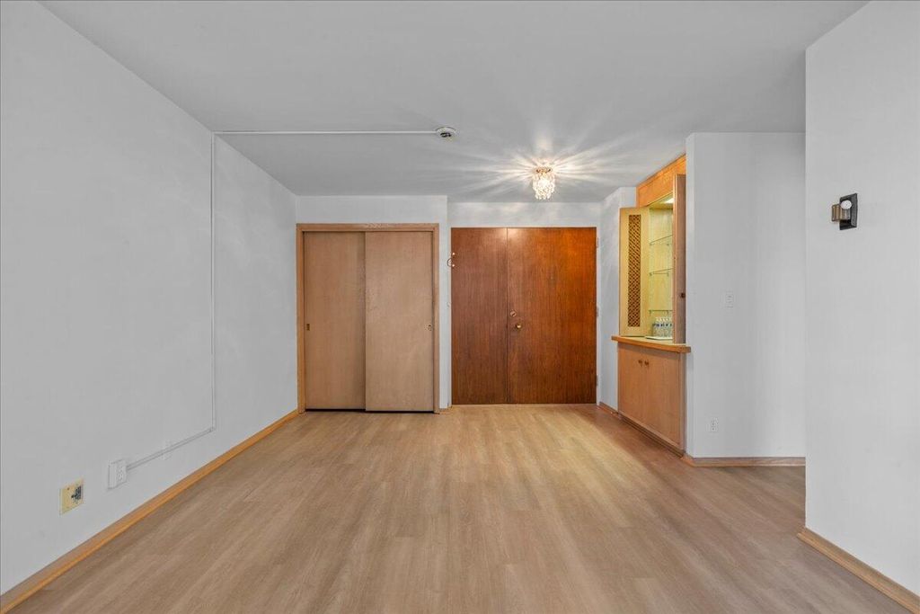 Photo of 1610 N Prospect AVENUE #504, Milwaukee, WI 53202 (MLS # 1940364)