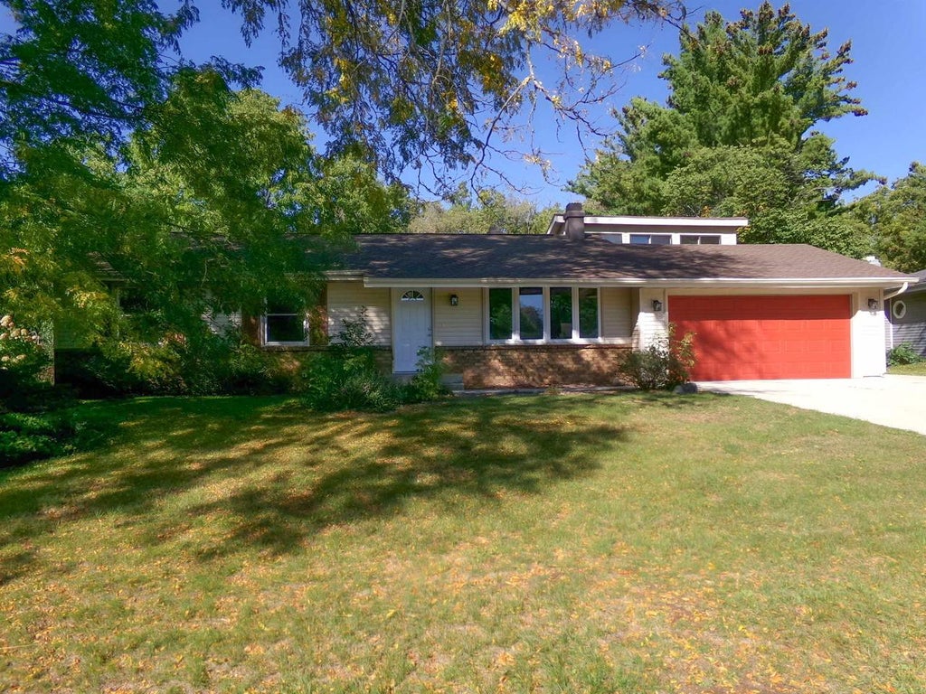 Photo of 2855 Chatsworth DRIVE, Beloit, WI 53511 (MLS # 2034579)