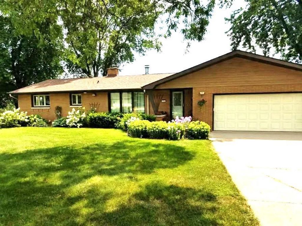 Photo of 735 Park STREET, Wrightstown, WI 54180 (MLS # 50321630)