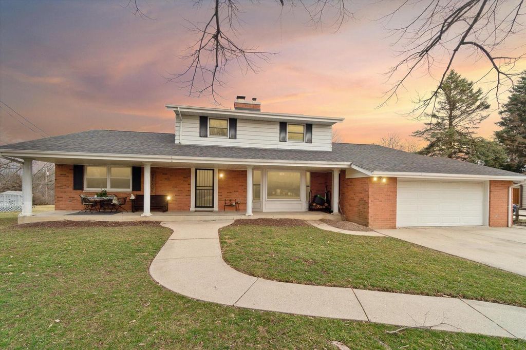 Photo of 7118 N 124th STREET, Milwaukee, WI 53224 (MLS # 1936302)