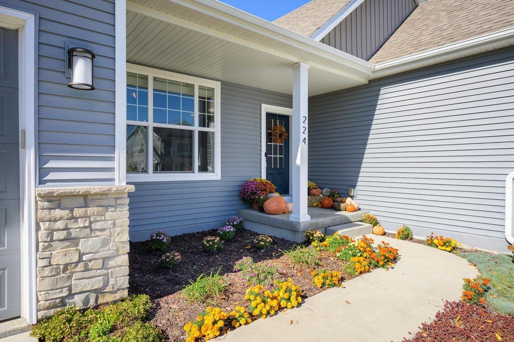Photo of 224 Sunshine LANE, Verona, WI 53593 (MLS # 2034682)