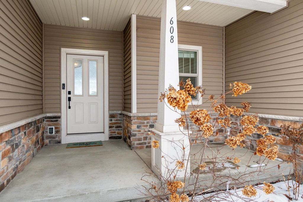 Photo of 608 Burnt Sienna DRIVE, Middleton, WI 53562 (MLS # 2015512)