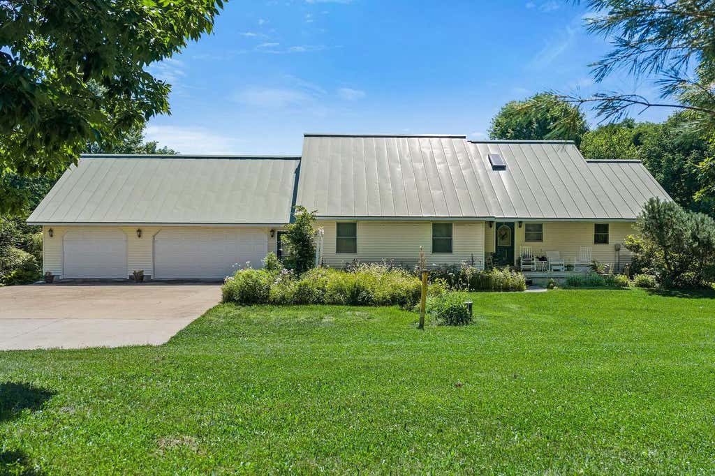 Photo of E18035 Heights ROAD, Hillsboro, WI 54634 (MLS # 2028427)