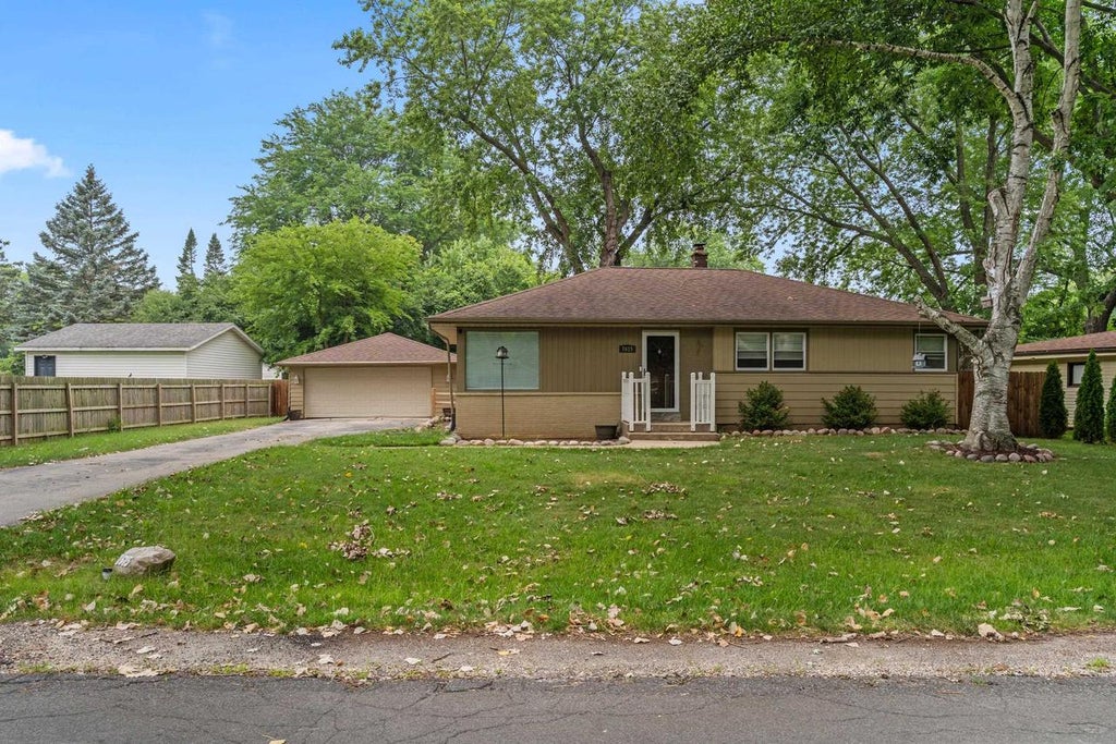 Photo of 7615 N Delta PLACE, Milwaukee, WI 53223 (MLS # 50329577)