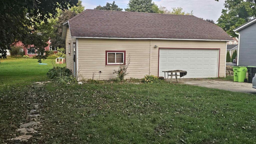 Photo of 516 E Lincoln STREET, Waupun, WI 53963 (MLS # 2010656)